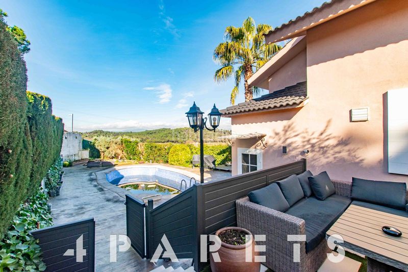 Foto 737e2b82-3964-4af4-b6ab-d98c90227b3d. Casa amb xemeneia calefacció aparcament piscina a Vilanova del Vallès