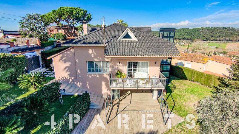 Foto b5fa5683-aedb-49d0-aa75-e9343b537204. Casa amb xemeneia calefacció aparcament piscina a Vilanova del Vallès
