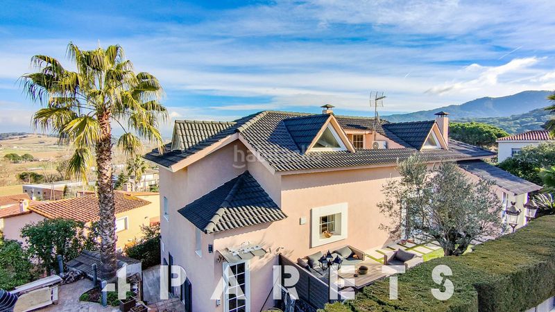 Foto d5933632-016f-400b-91da-dfe6ef80e77a. Casa amb xemeneia calefacció aparcament piscina a Vilanova del Vallès