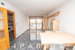 Etagenwohnung in Cerdanyola Nord. Amplio y funcional piso de 4 habitaciones en cerdanyola matar�