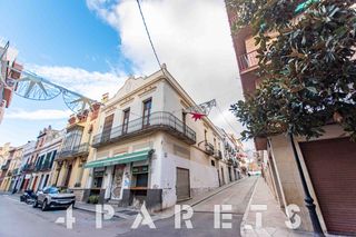 Local Comercial  Carrer ample. Precioso local esquinero en el casco antiguo de canet de mar