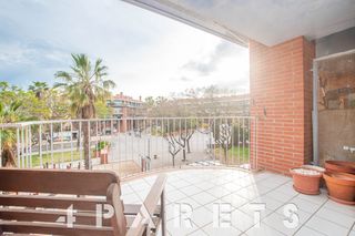 Etagenwohnung  Plaça de josep tarradellas. Impecable piso de 3 habitaciones con garaje y trastero en vilass