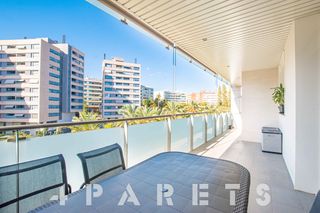 Location Appartement  Via europa. Espectacular piso esquinero de 4 habitaciones con amplio balcón