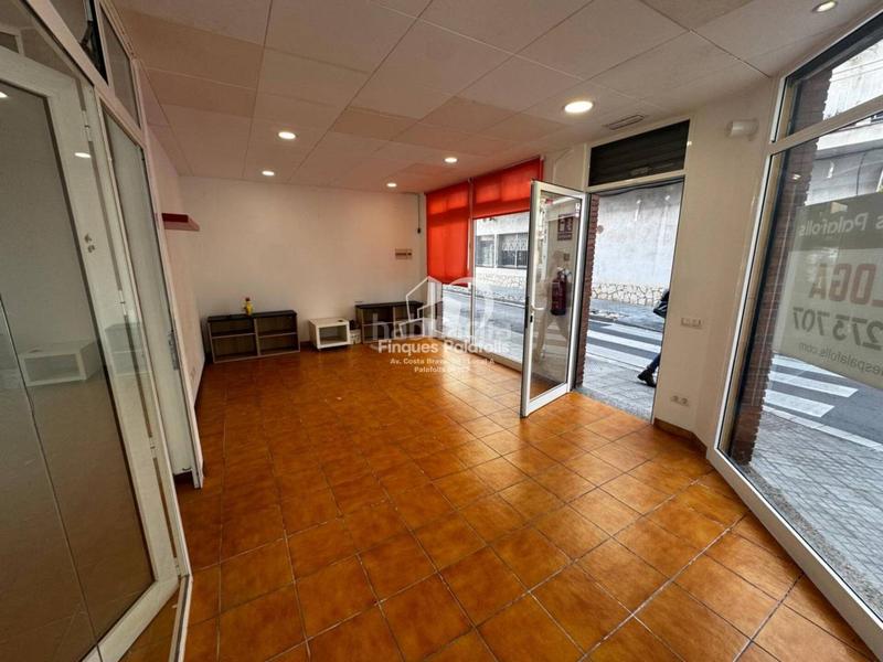 Foto 1fd66e4d-573c-41b6-8d0e-2bb105209f00. Lloguer local comercial a Malgrat de Mar