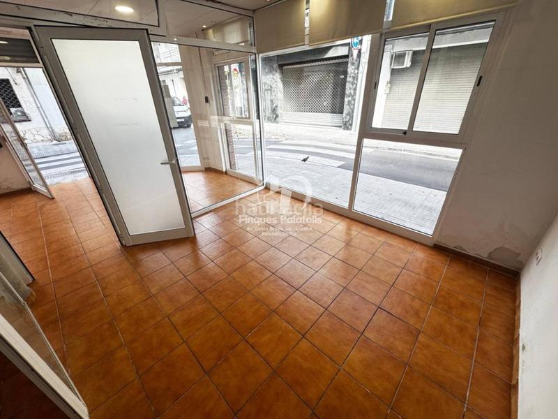 Foto 68f9a16f-6f12-42ff-8eea-22dfb6a6854c. Lloguer local comercial a Malgrat de Mar