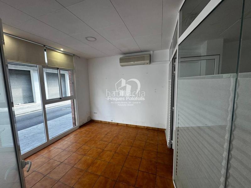 Foto 83110b91-4927-4f8b-b2fd-5be6258b99eb. Lloguer local comercial a Malgrat de Mar