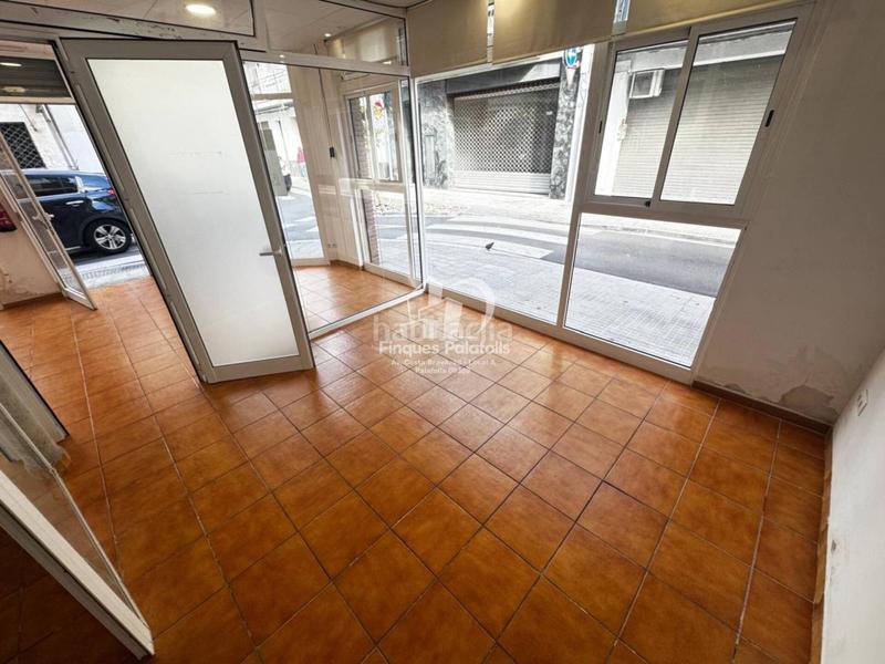 Foto 8f22c987-96cc-4afa-8418-1b66b6c01a16. Lloguer local comercial a Malgrat de Mar