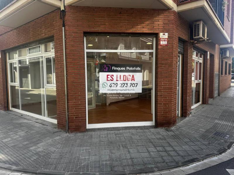 Foto bcd1fcb8-4ae2-4257-8692-f327b449f530. Lloguer local comercial a Malgrat de Mar
