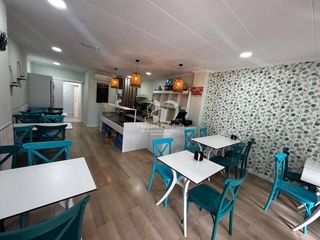 Local Comercial  Calle arnau gatell. Local panaderia cafeteria en venta en  els pavos