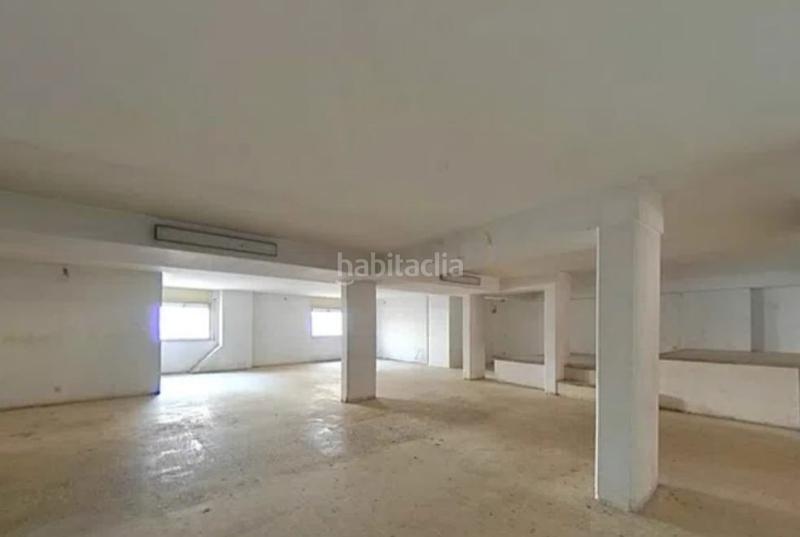 Foto 8ddd4d18-f3b3-4858-a5fa-43b542a9736d. Local comercial amplio local comercial en venta en Viladecans