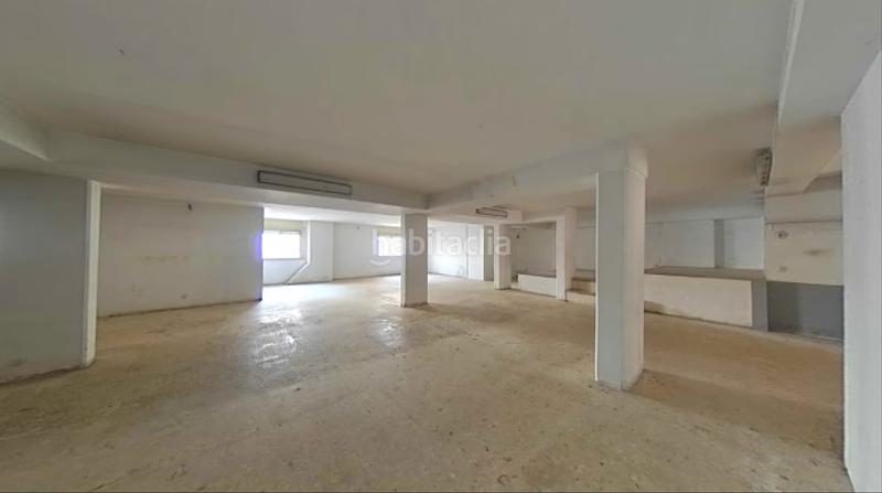 Foto c33d29e4-0ae0-49d7-85ba-85b86bf62fbf. Local comercial amplio local comercial en venta en Viladecans