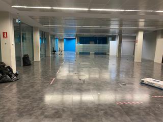 Rent Business premise  Carrer acadèmia. Local comercial en lleida – perfecto para supermercados, bazares
