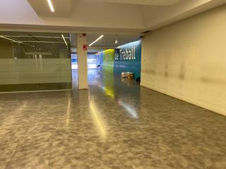 Lloguer Local Comercial  Carrer acadèmia. Local comercial en lleida – perfecto para supermercados, bazares