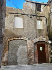 Casa adossada  Carrer de pi i margall. Casa a reformar en sant quinti