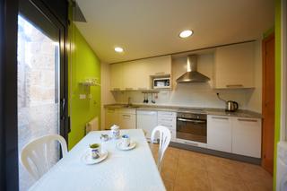 Appartement  Carrer vilanova. Amplio y luminoso piso con balcón en entorno natural