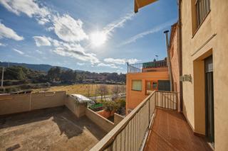 Appartement  Carrer vilanova. Amplio y luminoso piso con balcón en entorno natural