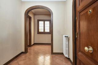 Appartement  Carrer del bisbe sivilla. Amplio piso en una de las zonas mas exclusivas de barcelona