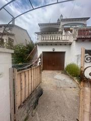 Casa aparellada  Carrer del salze. Casa pareada en urbanización la papiola - albinyana