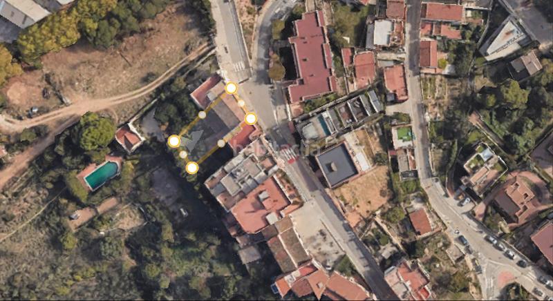 Foto 7e951de9-71ee-4e06-a832-13aeed9ed661. Casa adosada oportunidad para construir hasta 9 pisos – casa para reformar o derribar en el papiol en Papiol (El)