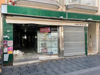 Locale commerciale  Carrer de sant jordi. Local a reformar en cambrils