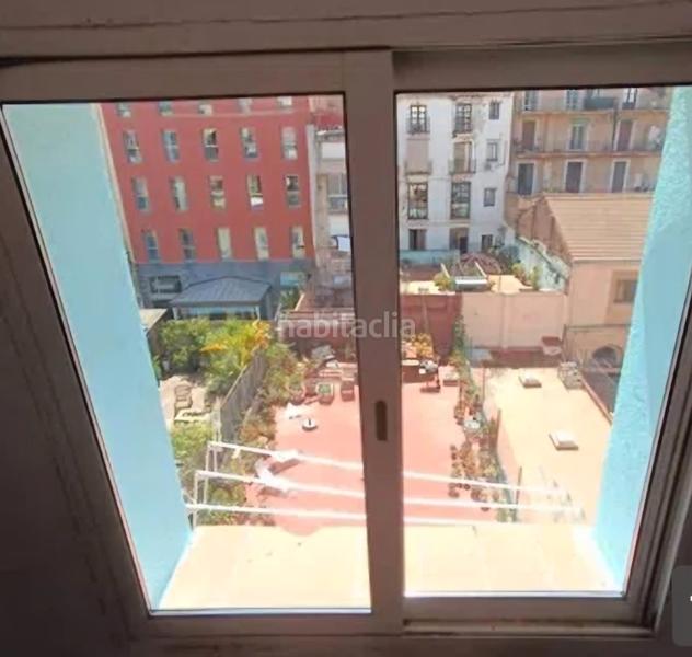 Foto 152ecf4e-f60c-4b9d-acbe-b9aef9811d9c. Pis a Raval Barcelona