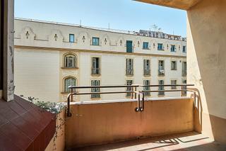 Piso  Travessera de gràcia. Amplio piso de 4 habitaciones con terraza en travessera de gràci