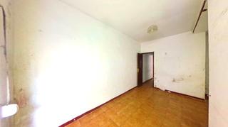 Pis  Carrer de la lluna. Piso a reformar en ciutat vella