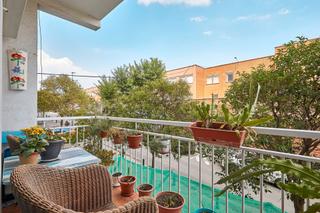 Planta baja  Carrer de jaume i. Acogedor piso en gava con balcón y vistas a la ciudad