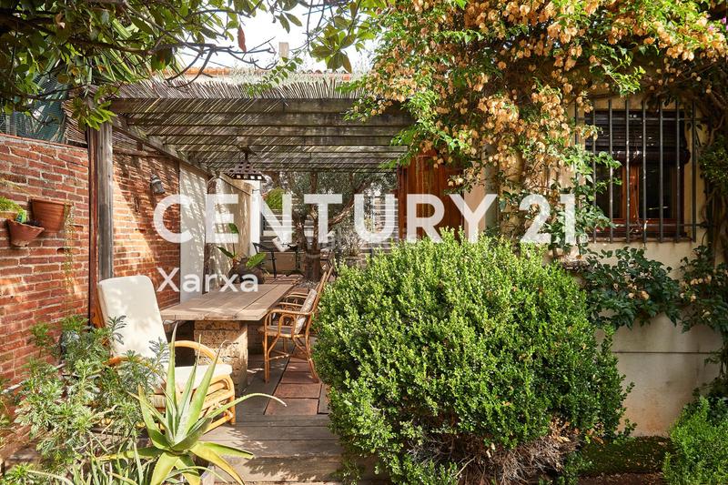 Foto 728caeec-a2d7-4602-be56-f23e9e050447. Casa a schiera con camino riscaldamento in Horta Barcelona