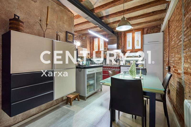 Foto 7573f727-4bac-4a25-a570-b1bde65588a2. Casa a schiera con camino riscaldamento in Horta Barcelona