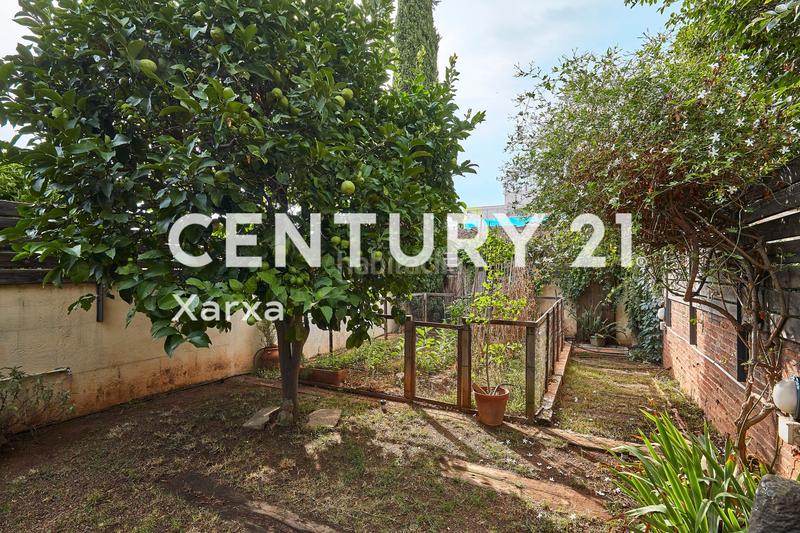 Foto 7db9b715-1c0d-4739-9ad0-79a5bfa4943a. Casa a schiera con camino riscaldamento in Horta Barcelona