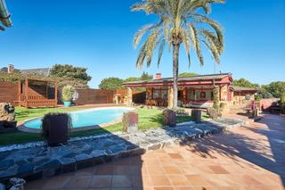 Casa  Carrer del ripollès. Exclusiva casa independiente en urbanización can durán — alto st