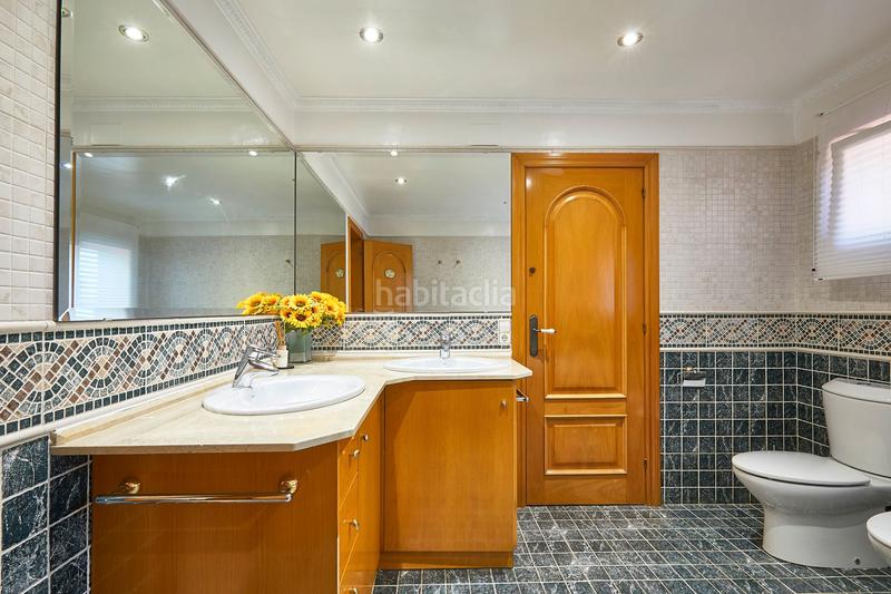 Foto 1d0c9e7e-cb9d-4cee-a01d-a42e44ed3acb. Haus mit kamin heizung parking pool in Canovelles