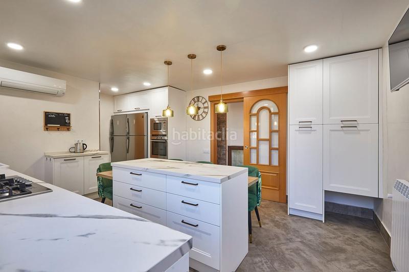 Foto 2d478da8-3b43-46d6-a6b9-d6f6be24928e. Haus mit kamin heizung parking pool in Canovelles