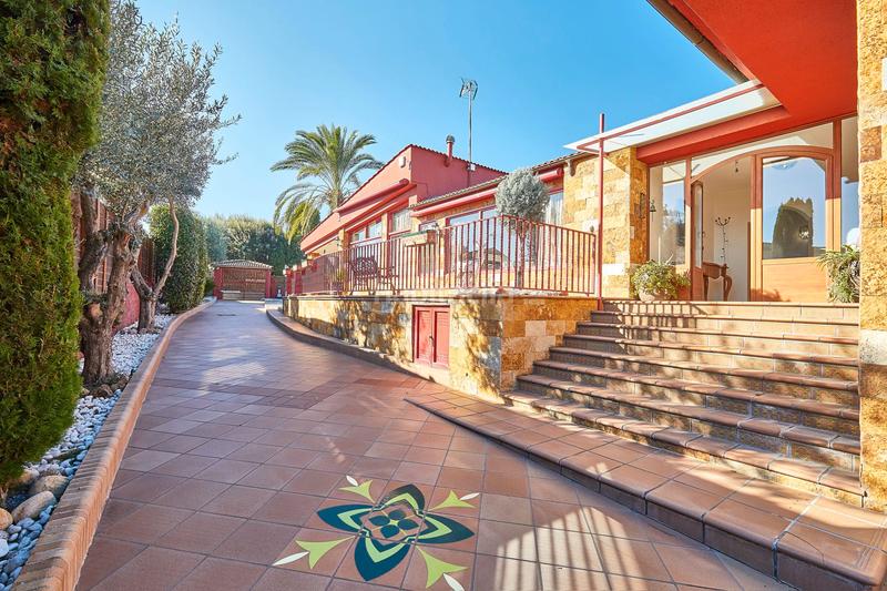 Foto 30fff44f-1d08-4aaa-bd28-3557d5494520. Haus mit kamin heizung parking pool in Canovelles