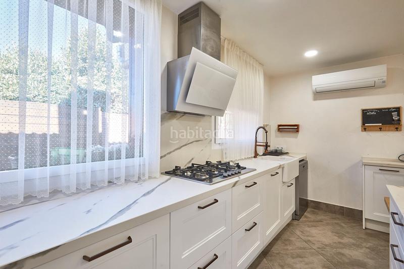 Foto 6745b3a3-bfae-45b8-a5ce-11a870892a49. Haus mit kamin heizung parking pool in Canovelles