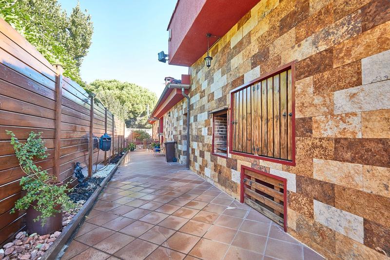 Foto 98408d03-2790-4638-b77b-ac79c763df6d. Haus mit kamin heizung parking pool in Canovelles