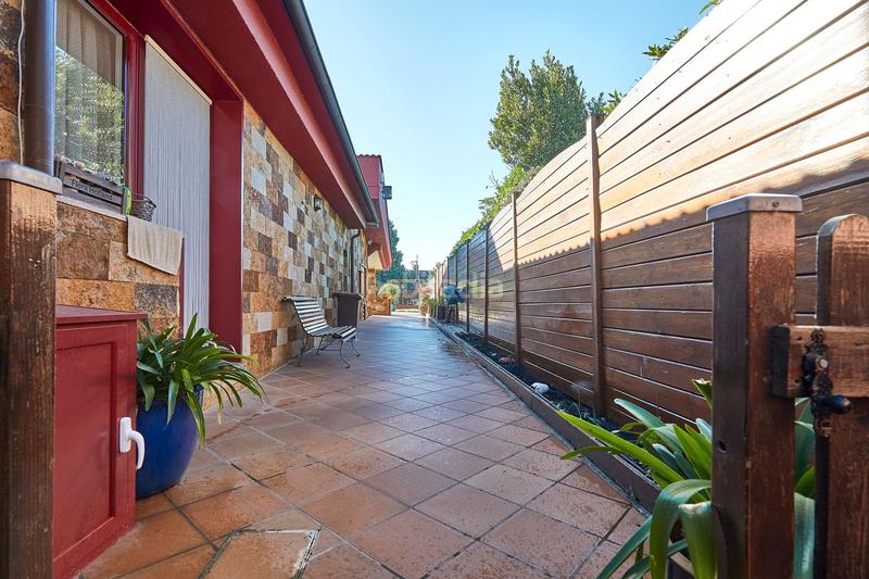 Foto 9a08d5e3-2885-40c9-8e17-d0d736f1b53f. Haus mit kamin heizung parking pool in Canovelles