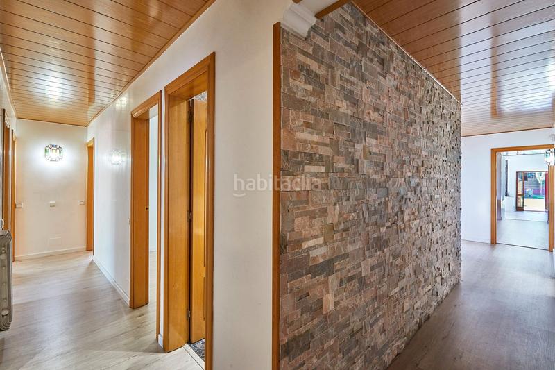 Foto ab391b75-f20a-4552-bf71-54445e580885. Haus mit kamin heizung parking pool in Canovelles