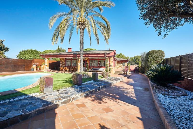 Foto c683e8a6-7d04-477e-9bc8-aed4c88eaac6. Haus mit kamin heizung parking pool in Canovelles