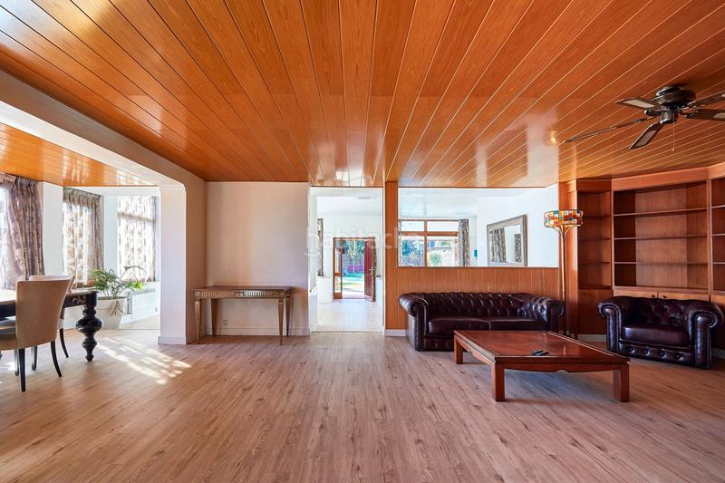 Foto ec207d9f-d100-4831-a488-e7973dc23b57. Haus mit kamin heizung parking pool in Canovelles