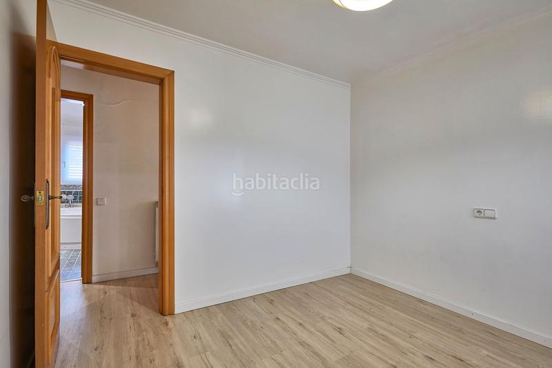 Foto f1a2cc38-c477-4ff8-85a5-a1610a35bf4e. Haus mit kamin heizung parking pool in Canovelles