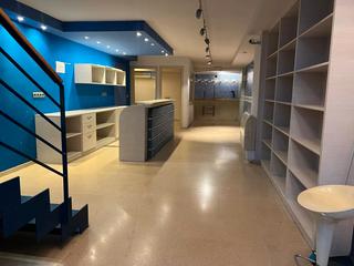 Affitto Locale commerciale  Carrer de jaume comas i jo. Local en alquiler zona vía europa