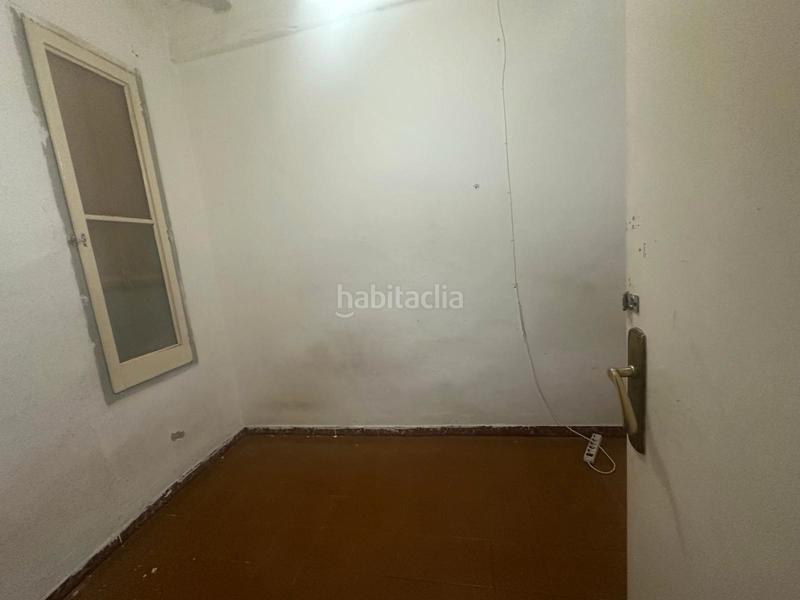 Foto 647617f1-ad1d-40c9-8406-a8112c803375. Piso  a reformar en ciutat vella en Raval Barcelona