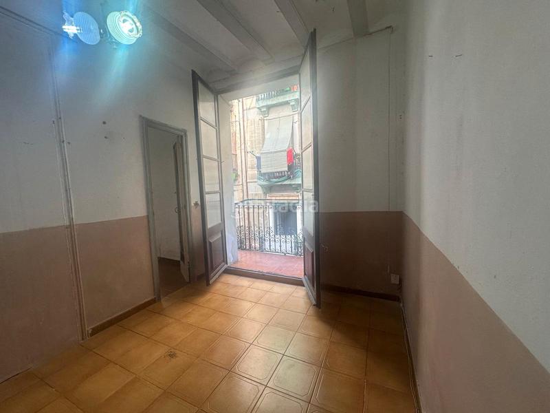 Foto 6cbc4f84-ee8b-4fc3-bd81-97a19f5ba23d. Piso  a reformar en ciutat vella en Raval Barcelona