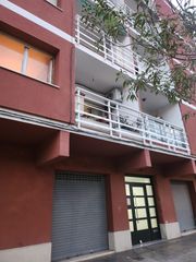 Pis  Avinguda de la llibertat. Piso okupado en el prat