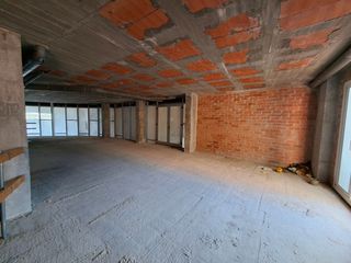 Lloguer Local Comercial  Passeig marítim. Amplio local con potencial para proyectos profesionales o de res