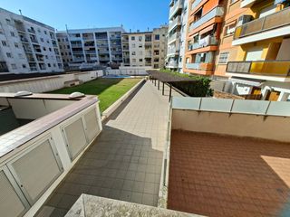 Lloguer Local Comercial  Passeig marítim. Amplio local con potencial para proyectos profesionales o de res