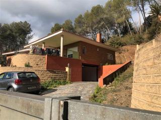 Casa  Carrer de beethoven. Casa okupada en corbera