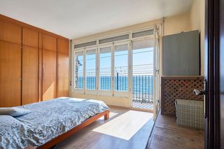 Maison jumelée  Carrer del mar. Casa para reformar en primera línea de mar — una oportunidad úni